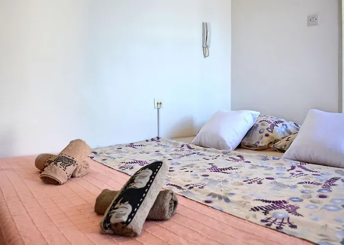 Bright And Charming Studio Apartment
