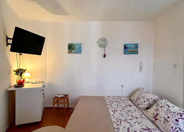 Bright And Charming Studio Apartment